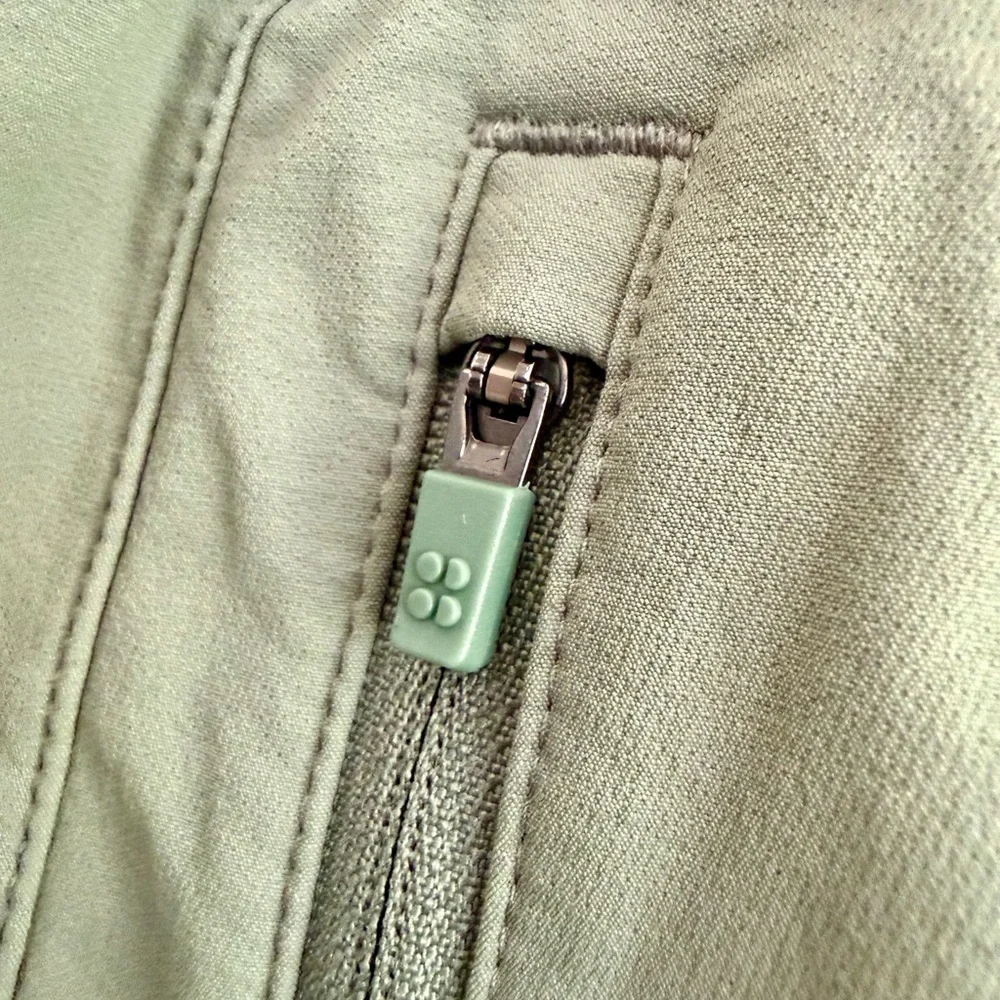 Sweaty Betty Summit Water Resistant Hiking Women’s Shorts Size XL in Sage Green - Picture 6 of 9